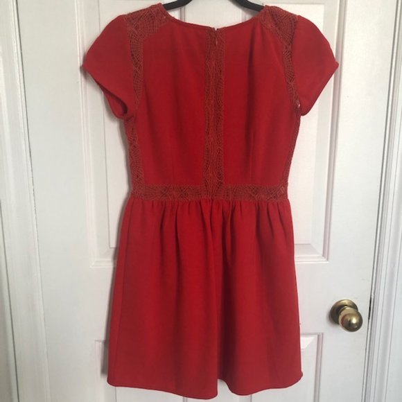 UO Pins & Needles Red Crepe Dress w/ Lace Cut-Outs Sz 2 - Picture 4 of 8